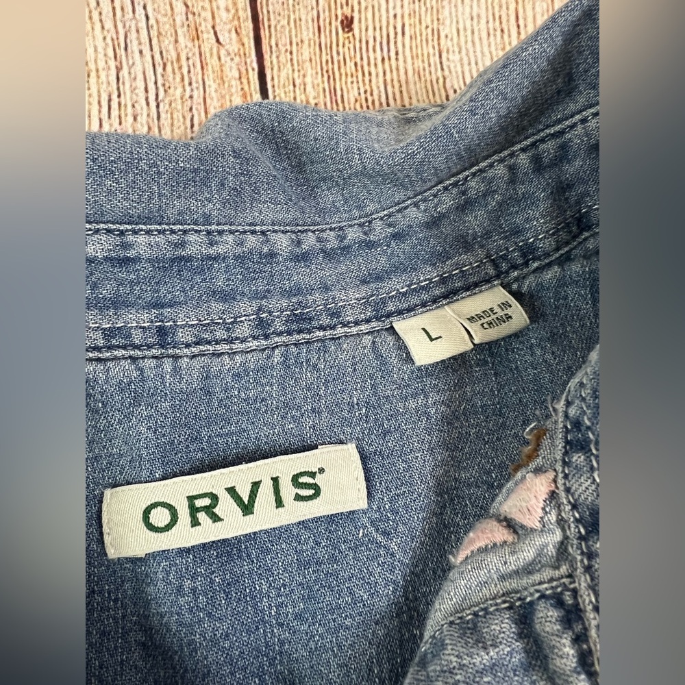 Women's ORVIS Button Up Embroidered Light Denim Shirt Long Sleeve Size Large - Picture 4 of 7
